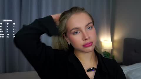 Snapshot of lipswithsmileonthem chatting on 03/06/25, 01:05 Amelia online show from 03/06/25, 01:05
