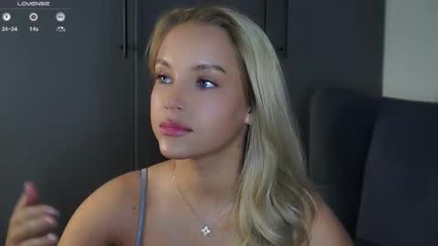 Snapshot of lipswithsmileonthem chatting on 09/09/25, 01:05 Amelia online show from 09/09/25, 01:05