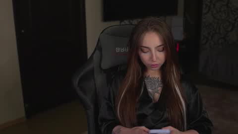 Lisa online show from 11/12/25, 11:21