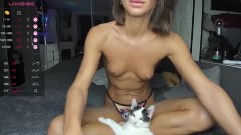 Lisa online show from 10/16/25, 03:29