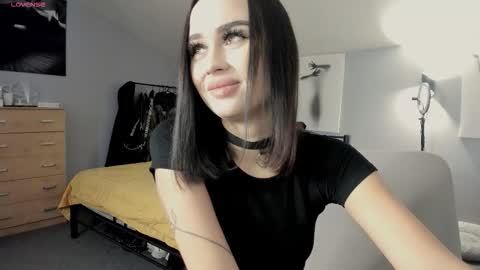 lisa__johnson online show from 11/03/25, 12:13