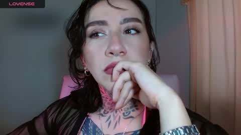 Snapshot of lisa_avila_ chatting on 02/05/25, 10:33 Lisa online show from 02/05/25, 10:33