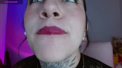 Snapshot of lisa_avila_ chatting on 10/21/25, 02:01 Lisa online show from 10/21/25, 02:01