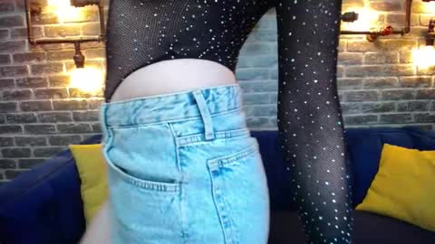 Lisa Caprice online show from 10/11/25, 04:22