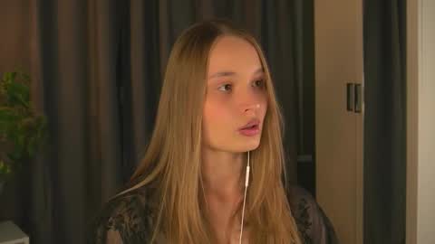 Elisabeth or Lisa online show from 09/26/25, 08:13