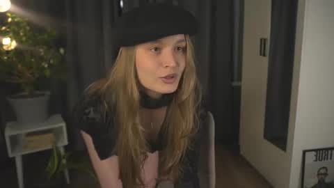 Elisabeth or Lisa online show from 09/29/25, 08:13