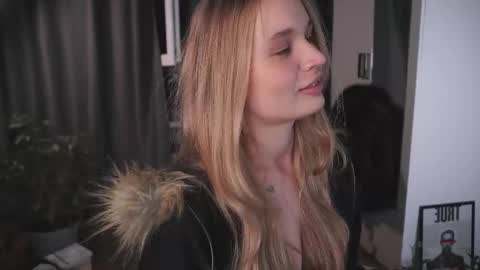 Elisabeth or Lisa online show from 10/27/25, 08:13