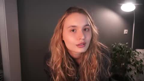 Elisabeth or Lisa online show from 11/19/25, 08:31