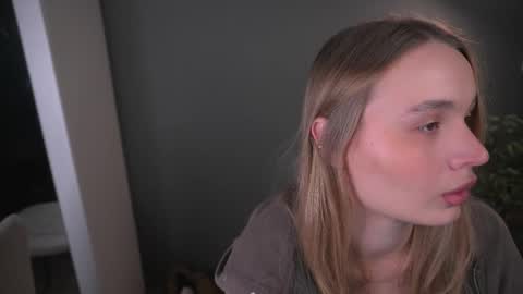 Elisabeth or Lisa online show from 12/18/25, 08:26