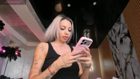 Snapshot of lisaakira chatting on 04/01/26, 06:25 onlyfans-lisaakira instagram-lisaakira9 twitter-lisaakira4 online show from 04/01/26, 06:25
