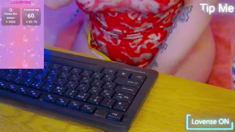 Lisa online show from 11/21/25, 08:35