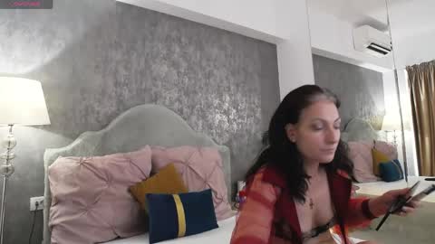 Snapshot of lisacroft chatting on 06/02/26, 06:37 lisacroft online show from 06/02/26, 06:37