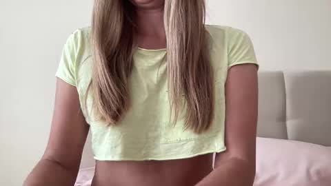 Lisa online show from 10/19/25, 08:48