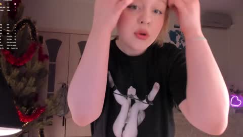 -Lisa- Help me to reach 100 thumbs up3 online show from 01/01/25, 12:33