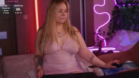 Lisa online show from 04/25/26, 09:34