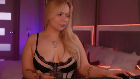 Snapshot of lisalovesweet chatting on 05/18/26, 07:36 Lisa online show from 05/18/26, 07:36