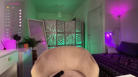 Lisa  online show from 11/19/25, 08:20