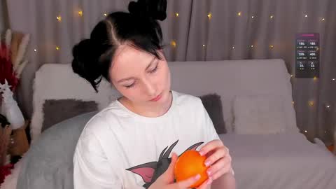 Snapshot of lisamooore chatting on 02/15/25, 09:37 Lisa Moore online show from 02/15/25, 09:37