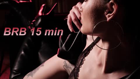 Snapshot of lisamooore chatting on 11/07/25, 06:02 Lisa Moore online show from 11/07/25, 06:02