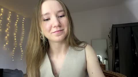 Snapshot of lisasmall chatting on 06/11/26, 06:17 lisasmall online show from 06/11/26, 06:17