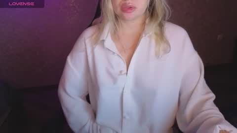 Snapshot of lisenok26 chatting on 06/11/26, 12:32 Anna online show from 06/11/26, 12:32