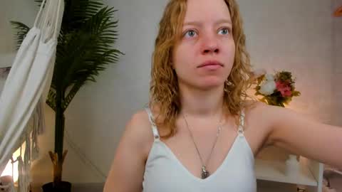 Snapshot of lissa_kitsune chatting on 02/23/26, 07:39 Lissa online show from 02/23/26, 07:39