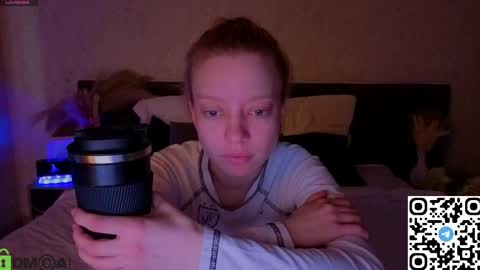 Snapshot of lissa_kitsune chatting on 04/28/26, 01:37 Lissa online show from 04/28/26, 01:37