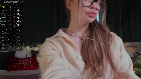 Snapshot of lissa_rose chatting on 12/23/24, 10:10 lissa_rose online show from 12/23/24, 10:10