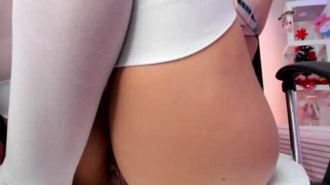 Snapshot of lissbrown chatting on 12/28/24, 03:59 Liss Brown online show from 12/28/24, 03:59