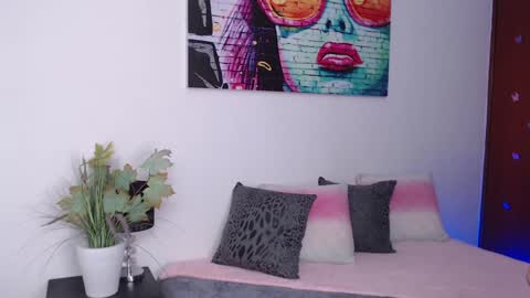 Snapshot of lissbrown chatting on 01/18/25, 03:38 Liss Brown online show from 01/18/25, 03:38