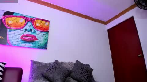 Snapshot of lissbrown chatting on 12/19/25, 01:29 Liss Brown online show from 12/19/25, 01:29