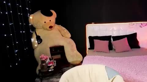 Lena online show from 11/27/25, 02:57