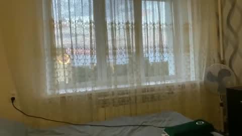 Snapshot of litle_girl05 chatting on 06/17/26, 05:58 LUNA online show from 06/17/26, 05:58