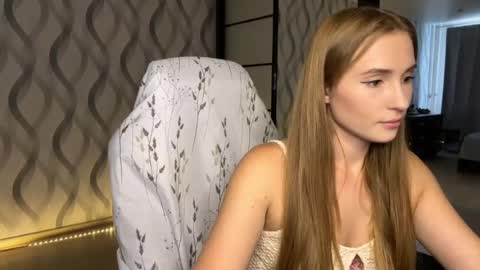 Snapshot of litle_girl05 chatting on 07/28/26, 11:17 LUNA online show from 07/28/26, 11:17