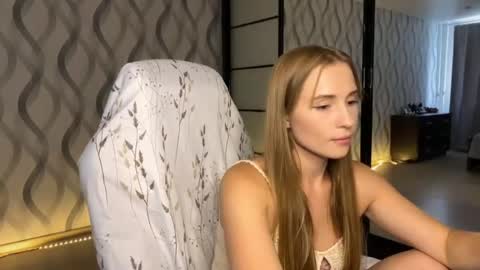 Snapshot of litle_girl05 chatting on 07/28/26, 02:13 LUNA online show from 07/28/26, 02:13
