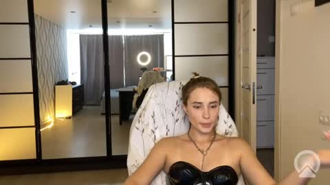 Snapshot of litle_girl05 chatting on 07/30/26, 11:20 LUNA online show from 07/30/26, 11:20