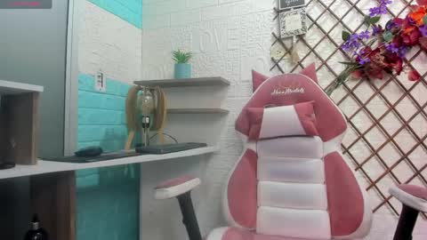 Snapshot of litlenessa_ chatting on 04/22/26, 01:12 VANESSA online show from 04/22/26, 01:12