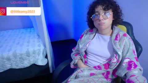 Snapshot of little__amy_ chatting on 01/15/25, 09:45 AMY online show from 01/15/25, 09:45