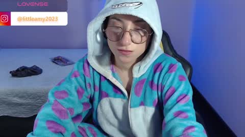 Snapshot of little__amy_ chatting on 01/31/25, 06:14 AMY online show from 01/31/25, 06:14