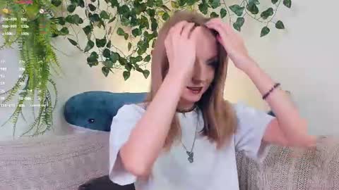 Snapshot of little__caprice chatting on 06/16/26, 07:55 Bella online show from 06/16/26, 07:55