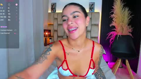 Sophie ---- connected from 1400 to 2100 Colombia time online show from 04/27/26, 08:29