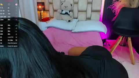 Sophie ---- connected from 1400 to 2100 Colombia time online show from 05/05/26, 12:29