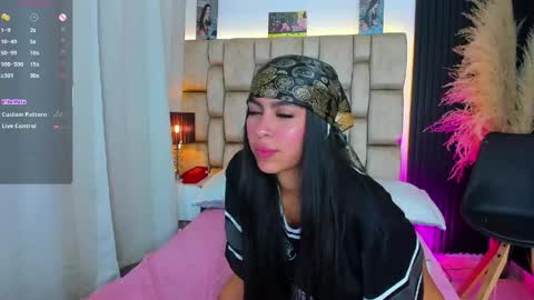Sophie ---- connected from 1400 to 2100 Colombia time online show from 05/12/26, 08:06