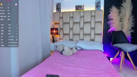 Sophie ---- connected from 1400 to 2100 Colombia time online show from 06/18/26, 07:29