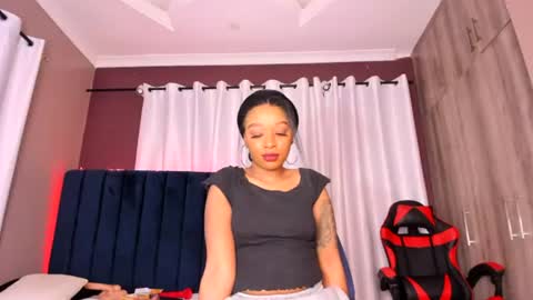Snapshot of little_africa chatting on 06/25/26, 08:08 little_africa online show from 06/25/26, 08:08