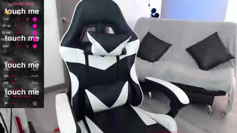 Snapshot of little_amy__ chatting on 11/25/25, 06:52 Amelie online show from 11/25/25, 06:52