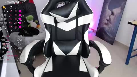 Snapshot of little_amy__ chatting on 02/19/26, 01:23 Amelie online show from 02/19/26, 01:23