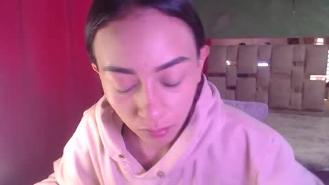 Snapshot of little_aphrodite2 chatting on 12/18/25, 09:43 Aliciaparaisss online show from 12/18/25, 09:43