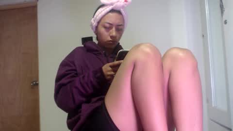 Snapshot of little_aphrodite2 chatting on 03/08/26, 12:20 Aliciaparaisss online show from 03/08/26, 12:20