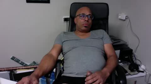 Snapshot of little_buddha chatting on 01/01/25, 08:26 Pure Black Power online show from 01/01/25, 08:26